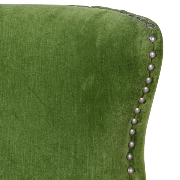 Mała sofa do salonu w kolorze pistacjowym