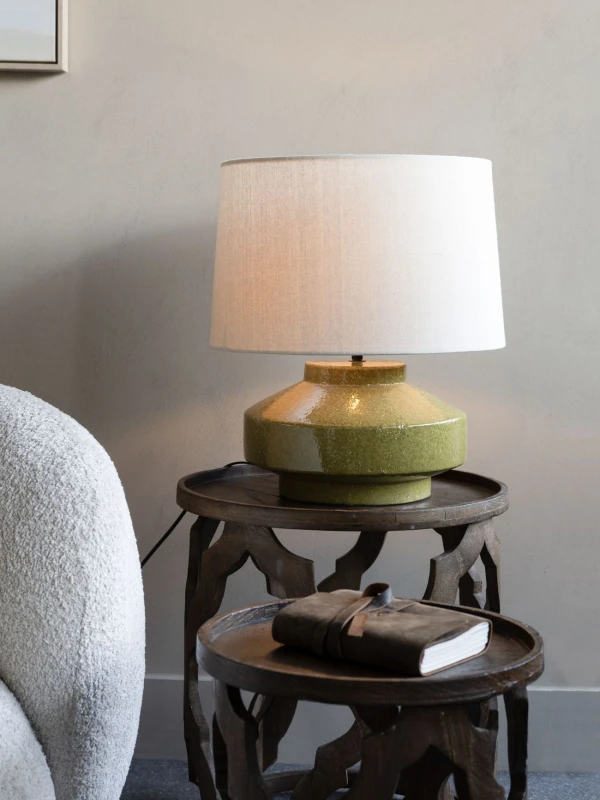Ceramiczna lampa stołowa z beżowym abażurem