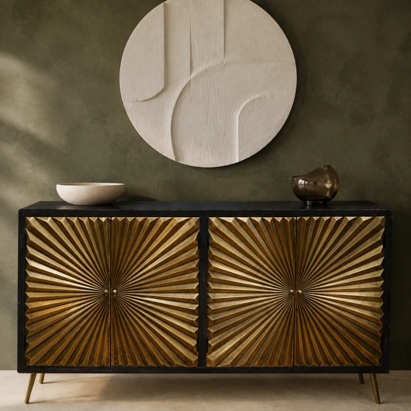Komoda Sunburst czterodrzwiowa 157 cm z frontami w kolorze mosiądzu