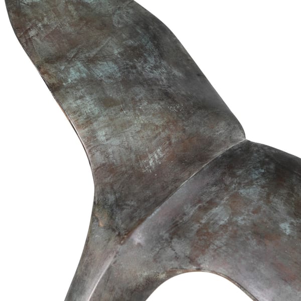 Wykończenie verdigris na aluminiowej rzeźbie Whales – zbliżenie