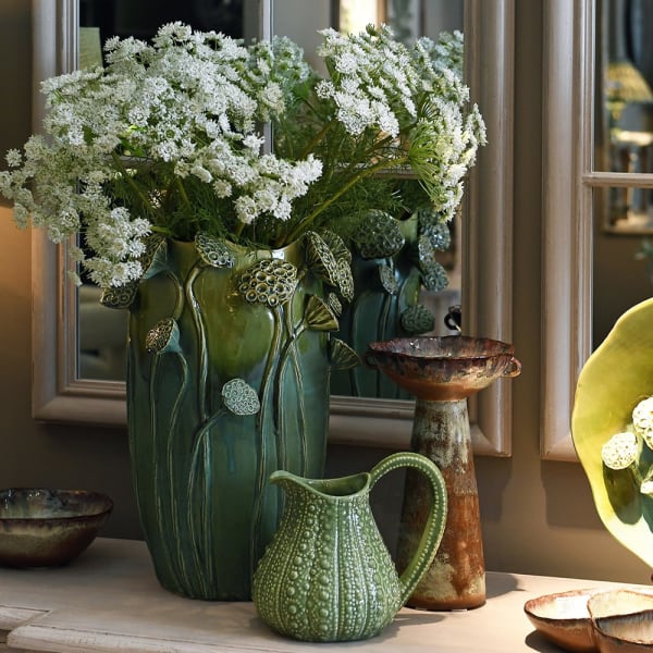 Zielony wazon ceramiczny Lotus 51 cm z przestrzennym motywem główek nasiennych lotosu