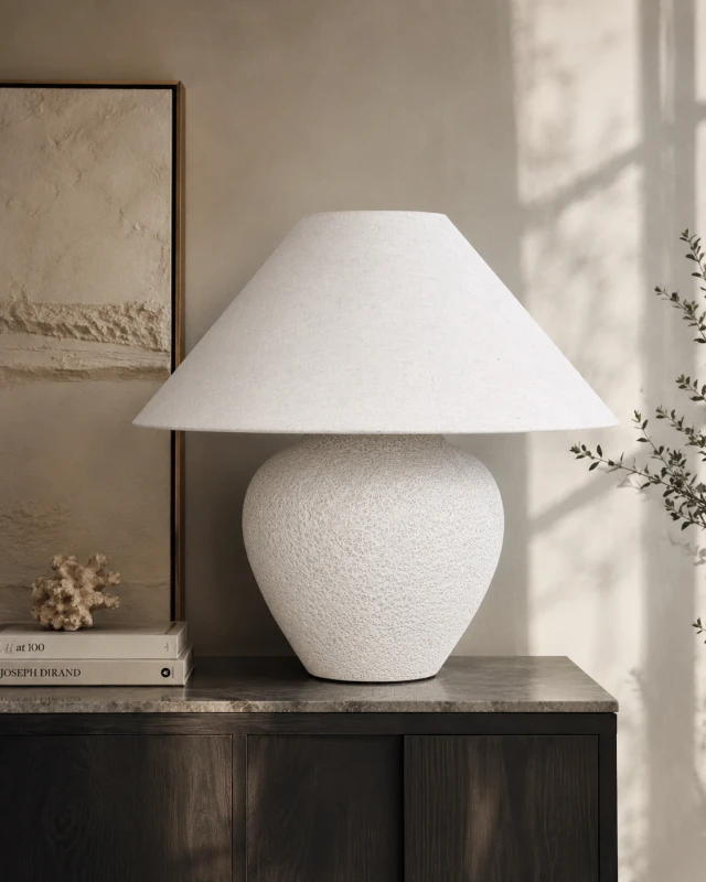 White Camden biała ceramiczna lampa stołowa z lnianym abażurem