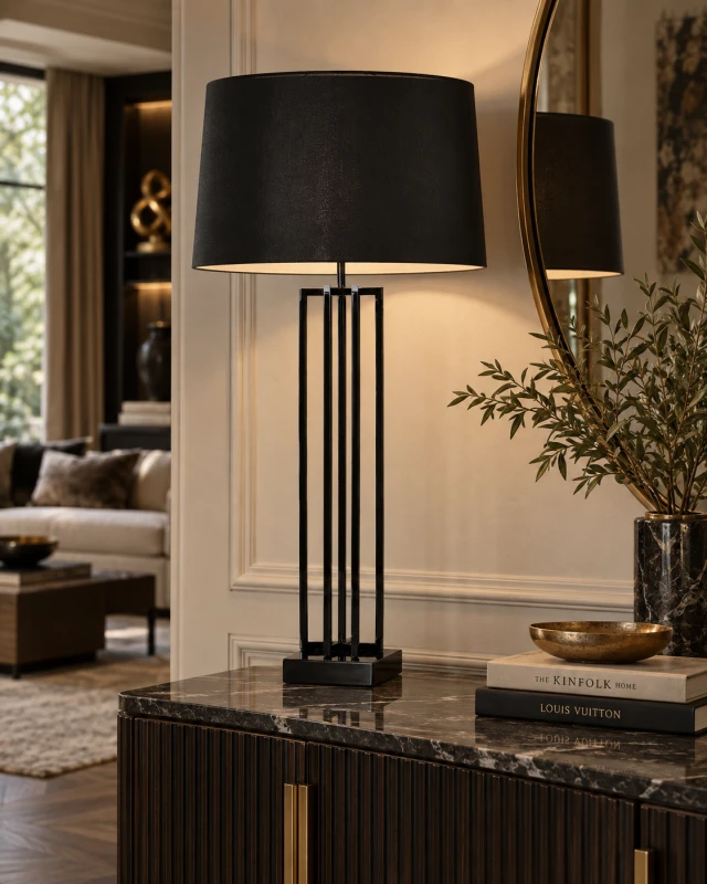 Eaton Black wysoka lampa stołowa z geometryczną podstawą ze stali nierdzewnej