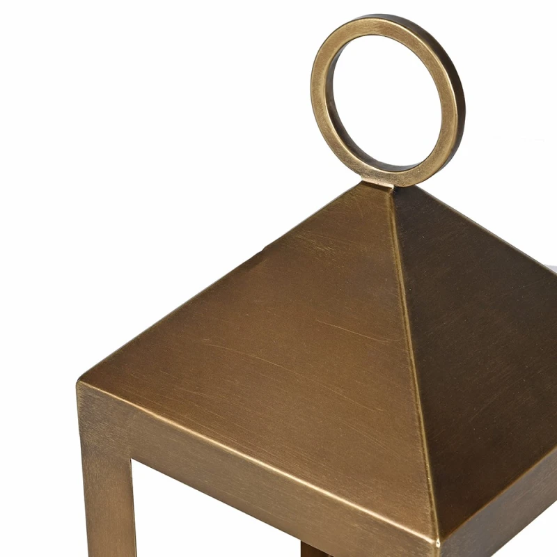 Detal wykończenia Antique Gold lampionu Mayfair