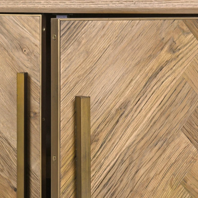 Detal frontu z reclaimed oak komody Belmont