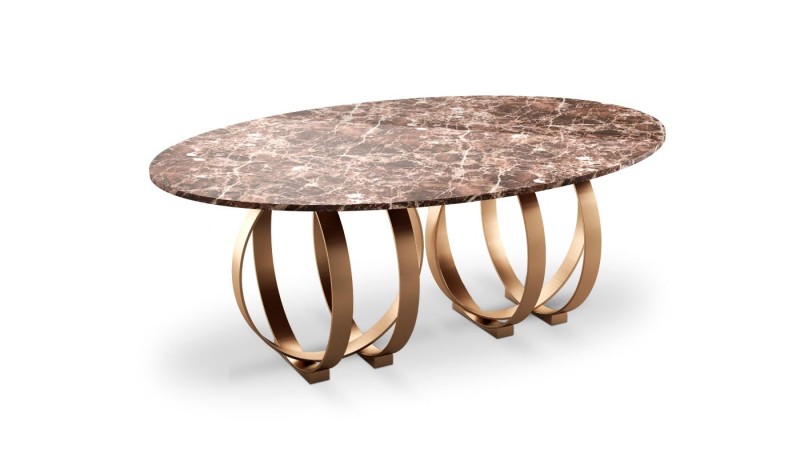 Stół jadalniany Boulder od Porus Studio marmurowy blat podstawa mosiądz