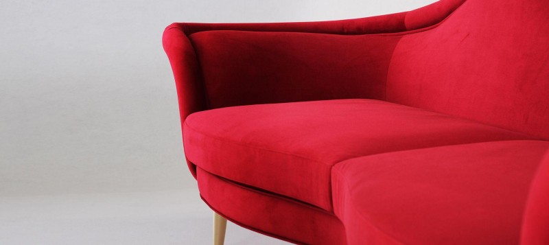 Designerska sofa Jeane od Ottiu aksamit usta mosiężne nóżki 252x83x86 cm