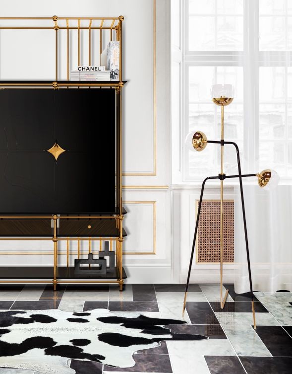 Lampa podłogowa Black Widow od Creativemary 180 cm trzy klosze szklane mosiężna podstawa