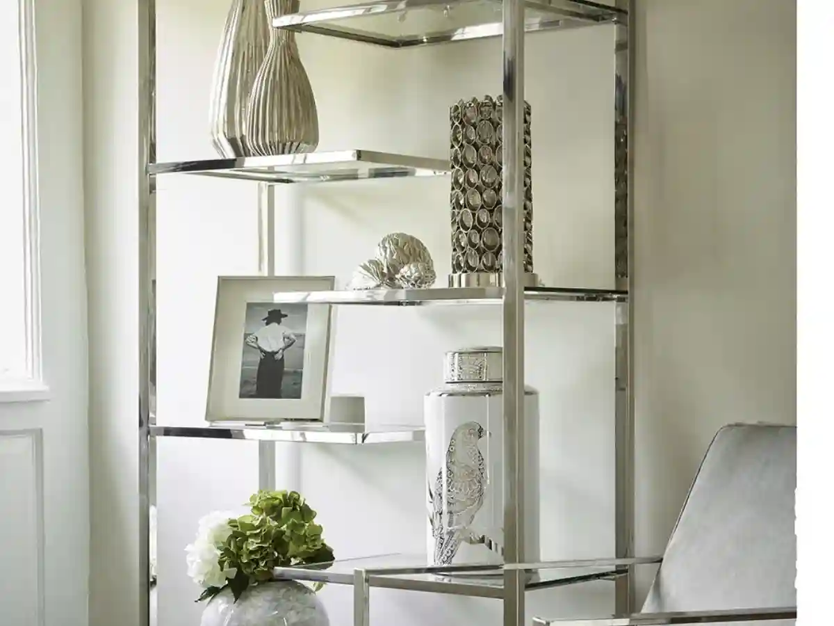 Szklane regały – elegancja i uniwersalność we wnętrzach